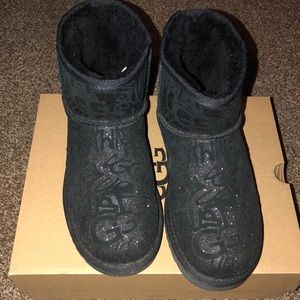 Ugg women’s classic mini sparkle graffiti